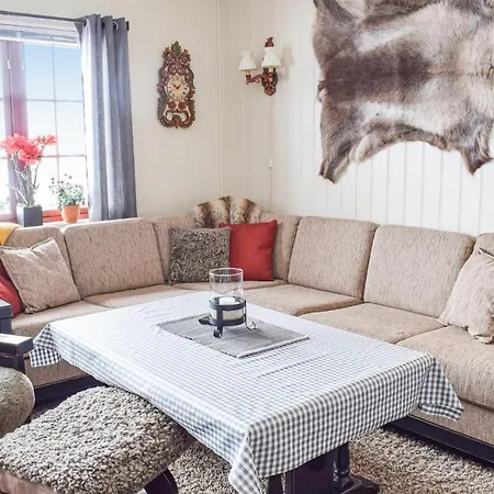 Stunning In W/ 3 Bedrooms Apartment
