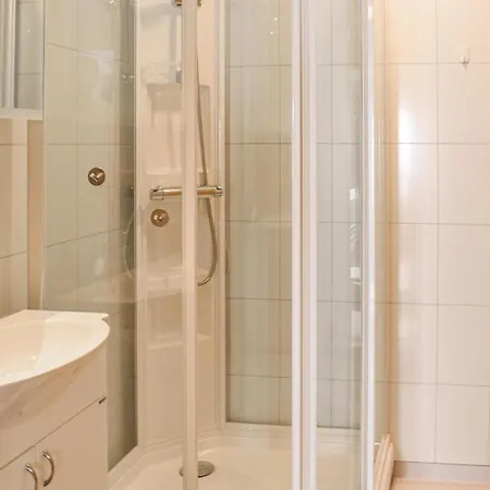 Stunning In W/ 3 Bedrooms