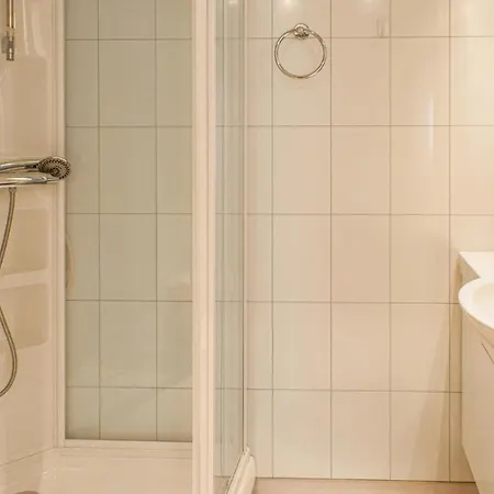 Apartment Stunning In W/ 3 Bedrooms