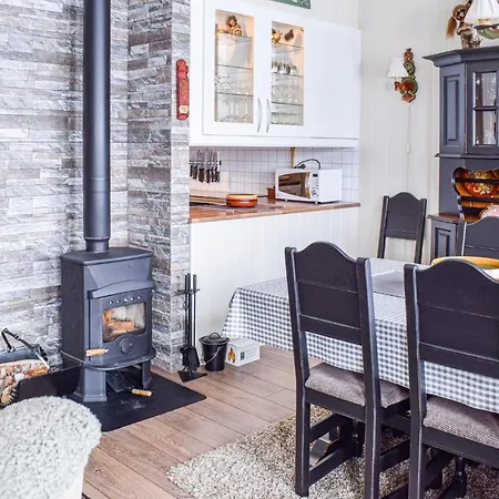 Apartment Stunning In W/ 3 Bedrooms *
